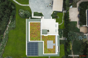 Foto da drone della villa affacciata sul Conero