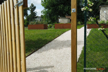 orto giardino RSA Maestà Due sedile legno