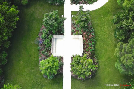Ristrutturazione giardino RSA Maestà Due drone sedute