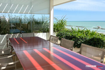 Tavolo zona pranzo terrazzo vista mare