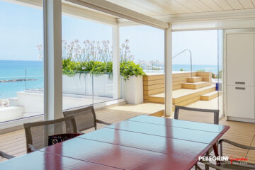 Zona pranzo vista piscina