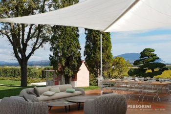 Pergole Bioclimatiche Vele Ombreggianti per creare zone living nel giardino